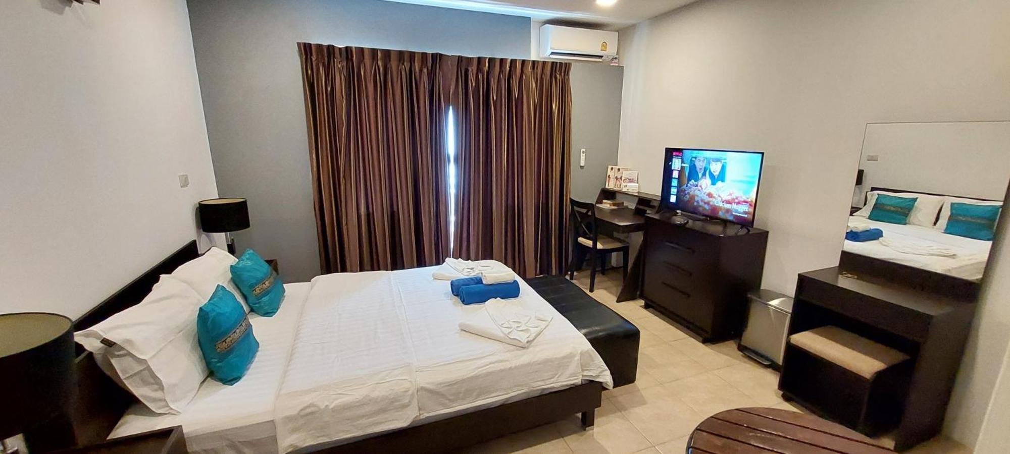 Cafe De Paris Otel Patong Dış mekan fotoğraf