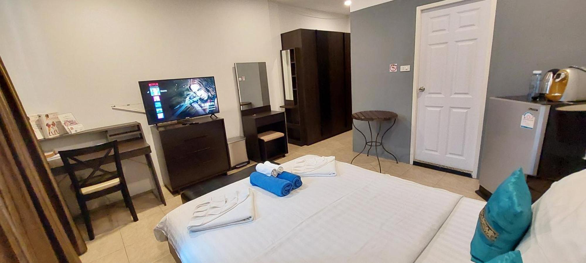 Cafe De Paris Otel Patong Dış mekan fotoğraf