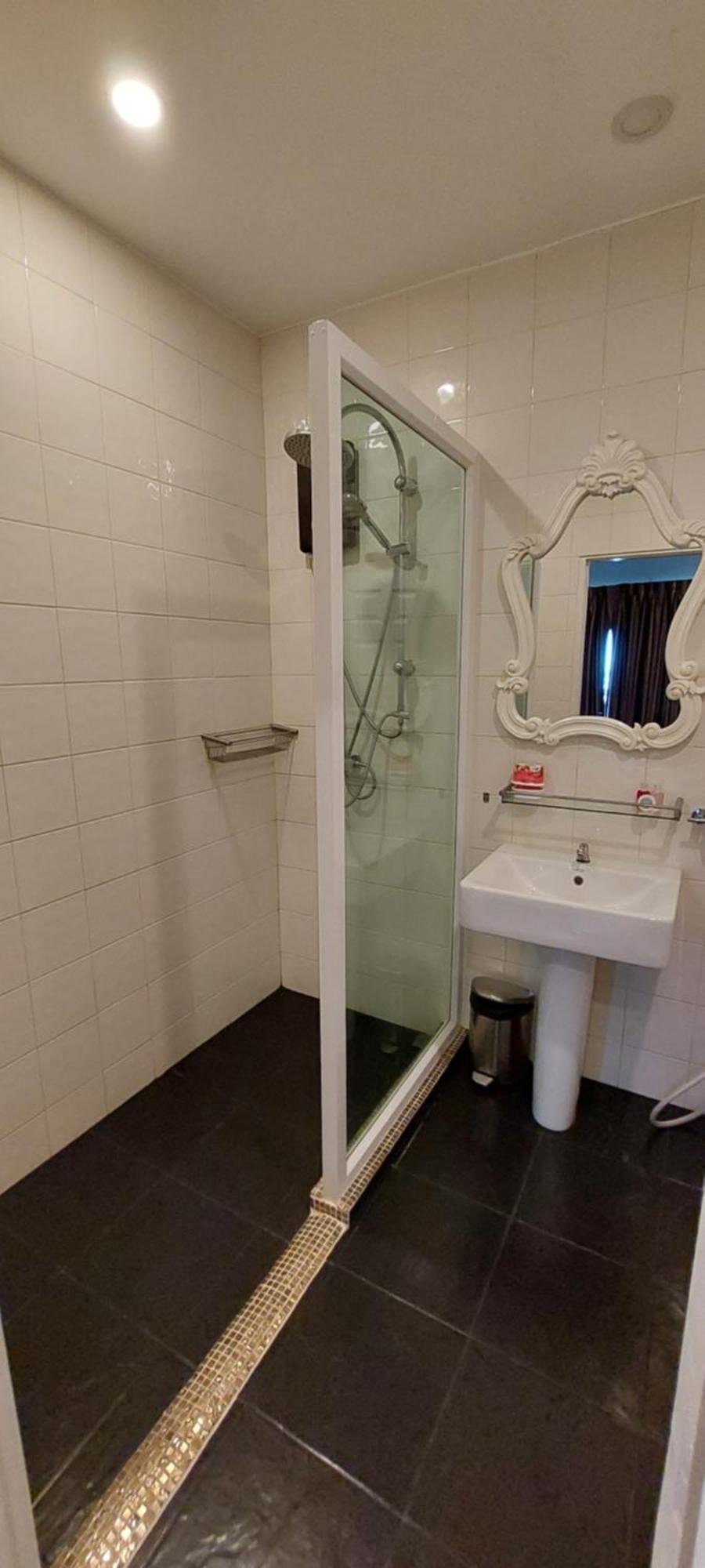 Cafe De Paris Otel Patong Dış mekan fotoğraf