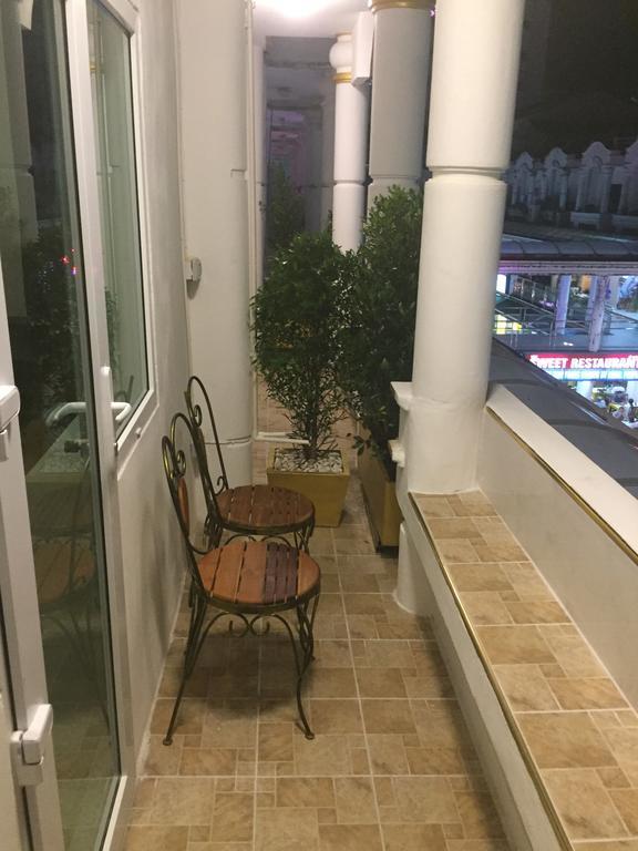 Cafe De Paris Otel Patong Dış mekan fotoğraf