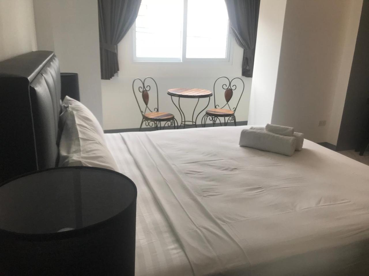Cafe De Paris Otel Patong Dış mekan fotoğraf